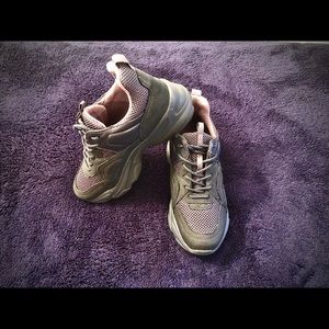 Steve Madden Shoes. Size US 5.5 M. Color: dark gray